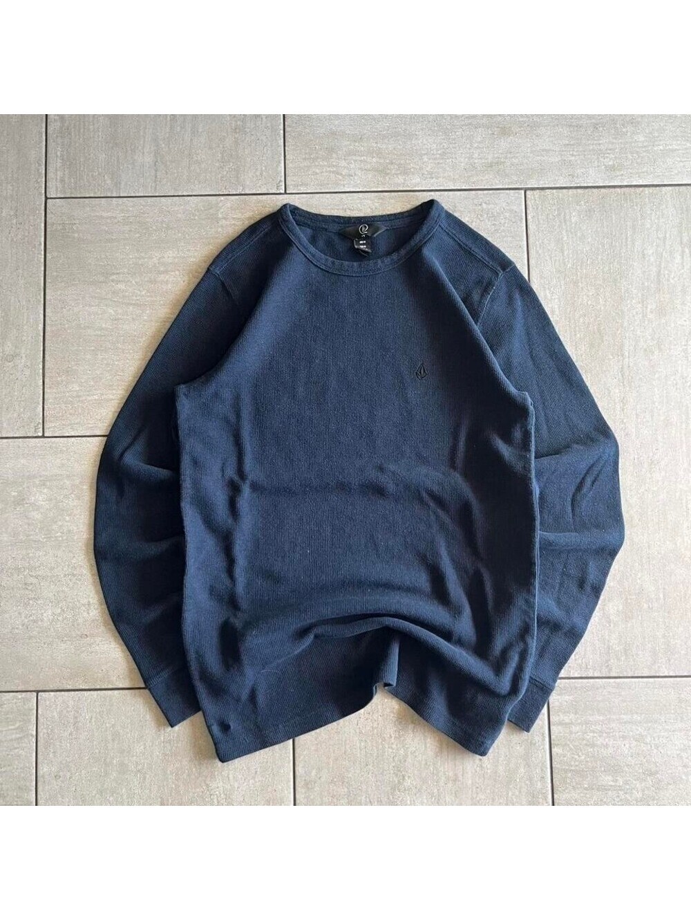 Navy blue long sleeve Volcom thermal shirt #skater #winterwear